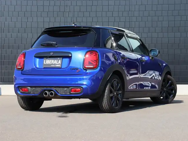 ＭＩＮＩ ミニ クーパー SD 宮城県 2020(令2)年 4.5万km 青Ⅱ エナジェティックスタイル/カメラ＆パーキングアシストＰＫＧ/ペッパーＰＫＧ/純正ナビ【ＢＴ／ＵＳＢ】/インテリジェントセーフティ　/アダプティブクルーズコントロール　/レザー調シートカバー/バックカメラ　/ドライブレコーダー　/ユニオンジャックテールライト　/純正１７インチＡＷ/ミラー一体型ＥＴＣ/ドアバイザー/フォグランプ/コーナーセンサー(前後)/LEDヘッドライト/プッシュスタート/スマートキー/MTモード付/純正フロアマット/アイドリングストップ/オートライト/ステアリングスイッチ