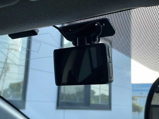 トヨタ アクア G ソフトレザーセレクション 山口県 2017(平29)年 5.3万km ブラックマイカ 9インチ純正SDナビ【NSZT-Y66T】/フルセグテレビ/DVD再生機能有/バックカメラ/Bluetooth/マルチインフォメーションディスプレイ/ドライブレコーダー/ETC/15インチ純正アルミホイール/社外フロアマット/LEDヘッドランプ/オートライト/フォグランプ/スマートキー/スペアキー有/プッシュスタート/チルトステアリング/ステアリングスイッチ/モードスイッチ【エコドライブモード・EVドライブモード】/合皮シート/可倒式リアシート/ドアバイザー/Toyota Safety Sense/・プリクラッシュセーフティシステム/・レーンディパーチャーアラート/・オートマチックハイビーム/クルーズコントロール/横滑り防止装置/運転席・助手席SRSエアバッグ/盗難防止装置