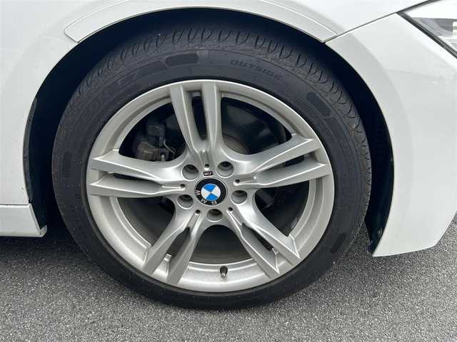 ＢＭＷ ３１８ｉ Mスポーツ 奈良県 2017(平29)年 6万km パール 純正ナビ　/前後ドライブレコーダー　/バックカメラ　/ビルトインＥＴＣ　/コーナーセンサー　/クルーズコントロール　/パワーシート　/衝突被害軽減システム　/ＬＥＤヘッドライト　/スマートキー　/純正１８インチアルミ/ターボ付き