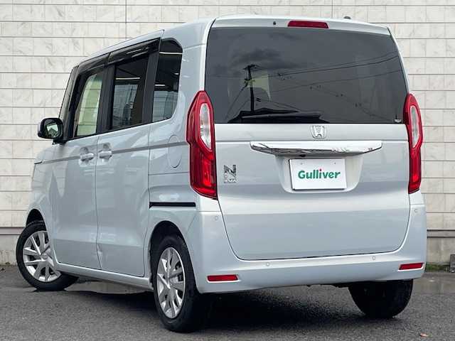 ホンダ Ｎ ＢＯＸ L 大分県 2023(令5)年 0.9万km プレミアムサンライトホワイトパール Gathersナビ(vxm-235ci)/【Bluetooth/CD/AM・FMラジオ/SD】/外部端子接続：USB/バックカメラ/左側パワースライドドア/右側イージークローザードア/ホンダセンシング /●衝突軽減ブレーキ（CMBS）/●誤発進抑制機能/●歩行者事故低減ステアリング/●路外逸脱抑制機能/●渋滞追従機能付アダプティブクルーズコントロール（ACC）/●車線維持支援システム（LKAS）/●先行車発進お知らせ機能/●標識認識機能/●後方誤発進抑制機能/●オートハイビーム/純正ドアバイザー/純正フロアマット/純正ドライブレコーダー/保証書/スマートキー2本