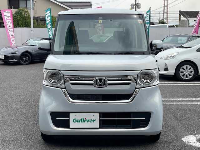 ホンダ Ｎ ＢＯＸ L 大分県 2023(令5)年 0.9万km プレミアムサンライトホワイトパール Gathersナビ(vxm-235ci)/【Bluetooth/CD/AM・FMラジオ/SD】/外部端子接続：USB/バックカメラ/左側パワースライドドア/右側イージークローザードア/ホンダセンシング /●衝突軽減ブレーキ（CMBS）/●誤発進抑制機能/●歩行者事故低減ステアリング/●路外逸脱抑制機能/●渋滞追従機能付アダプティブクルーズコントロール（ACC）/●車線維持支援システム（LKAS）/●先行車発進お知らせ機能/●標識認識機能/●後方誤発進抑制機能/●オートハイビーム/純正ドアバイザー/純正フロアマット/純正ドライブレコーダー/保証書/スマートキー2本