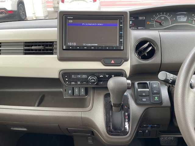 ホンダ Ｎ ＢＯＸ L 大分県 2023(令5)年 0.9万km プレミアムサンライトホワイトパール Gathersナビ(vxm-235ci)/【Bluetooth/CD/AM・FMラジオ/SD】/外部端子接続：USB/バックカメラ/左側パワースライドドア/右側イージークローザードア/ホンダセンシング /●衝突軽減ブレーキ（CMBS）/●誤発進抑制機能/●歩行者事故低減ステアリング/●路外逸脱抑制機能/●渋滞追従機能付アダプティブクルーズコントロール（ACC）/●車線維持支援システム（LKAS）/●先行車発進お知らせ機能/●標識認識機能/●後方誤発進抑制機能/●オートハイビーム/純正ドアバイザー/純正フロアマット/純正ドライブレコーダー/保証書/スマートキー2本