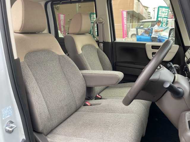 ホンダ Ｎ ＢＯＸ L 大分県 2023(令5)年 0.9万km プレミアムサンライトホワイトパール Gathersナビ(vxm-235ci)/【Bluetooth/CD/AM・FMラジオ/SD】/外部端子接続：USB/バックカメラ/左側パワースライドドア/右側イージークローザードア/ホンダセンシング /●衝突軽減ブレーキ（CMBS）/●誤発進抑制機能/●歩行者事故低減ステアリング/●路外逸脱抑制機能/●渋滞追従機能付アダプティブクルーズコントロール（ACC）/●車線維持支援システム（LKAS）/●先行車発進お知らせ機能/●標識認識機能/●後方誤発進抑制機能/●オートハイビーム/純正ドアバイザー/純正フロアマット/純正ドライブレコーダー/保証書/スマートキー2本