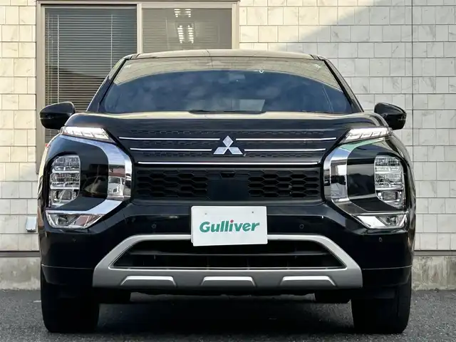 三菱 アウトランダー ＰＨＥＶ P 福岡県 2021(令3)年 3万km ブラックダイヤモンド 純正9インチディスプレイオーディオ/　（AM/FM/Bluetooth/フルセグTV/ナビキット）/BOSEプレミアムサウンド/フロント/サイド/バックカメラ/マルチアラウンドモニター/黒色レザーシートリフレッシュ機能付/e-Assist/・マイパイロット/・衝突被害軽減ブレーキシステム/・前方衝突予測警報/・踏み間違え衝突防止アシスト/・車線逸脱警報システム/・後側方車両検知警報システム/・後側方衝突防止支援システム/・後退時車両検知警報システム/・ふらつき警報/・標識認識システム/・アダプティブLEDヘッドライト/レーダークルーズコントロール/オートライト/コナーセンサー/クリアランスソナー/ヒルディセントコントロール/純正20インチアルミホイール/パワーバックドア/ヘッドアップディスプレイ/パワーシート（D/N）/シートヒーター（全席）/ポジションメモリ（D/N）/ステアリングヒーター/パドルシフト/置くだけ充電/サンシェード/前後ドライブレコーダー（HDR963GW）/ビルトインETC2.0/充電ケーブル/100VAC電源/ISOFIX/スペアキー×1/保証書/取扱説明書/ナビ取扱説明書