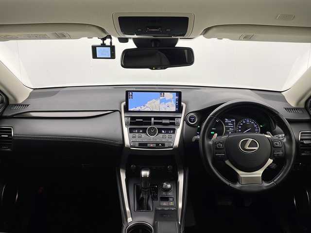 レクサス ＮＸ 300h Iパッケージ 宮崎県 2018(平30)年 4.1万km ソニッククォーツ 禁煙車/レクサスセーフティシステム/純正9.8型ナビTV/（CD/DVD/MSV/Bluetooth/FMAM/フルセグTV)/純正ビルトイン2.0ETC/純正3眼LEDオートライト/純正LEDフォグ/純正18インチアルミ/純正フロアマット/社外ドライブレコーダー/プリクラッシュセーフティ/アダプティブクルーズコントロール/レーンディパーチャーアラート/オートマチックハイビーム/ブラインドスポットモニター/パノラミックビューモニター/クリアランスソナー/黒本革シート/パワーシート/シートヒーター/ステアリングヒーター/パワーチルトステアリング/パワーバックドア/パドルシフト/オートエアコン（ナノイー）/オート電動格納ミラー/スマートキー/プッシュエンジンスタート/スペアキー/新車時保証書/取扱い説明書