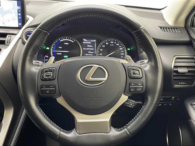 レクサス ＮＸ 300h Iパッケージ 宮崎県 2018(平30)年 4.1万km ソニッククォーツ 禁煙車/レクサスセーフティシステム/純正9.8型ナビTV/（CD/DVD/MSV/Bluetooth/FMAM/フルセグTV)/純正ビルトイン2.0ETC/純正3眼LEDオートライト/純正LEDフォグ/純正18インチアルミ/純正フロアマット/社外ドライブレコーダー/プリクラッシュセーフティ/アダプティブクルーズコントロール/レーンディパーチャーアラート/オートマチックハイビーム/ブラインドスポットモニター/パノラミックビューモニター/クリアランスソナー/黒本革シート/パワーシート/シートヒーター/ステアリングヒーター/パワーチルトステアリング/パワーバックドア/パドルシフト/オートエアコン（ナノイー）/オート電動格納ミラー/スマートキー/プッシュエンジンスタート/スペアキー/新車時保証書/取扱い説明書