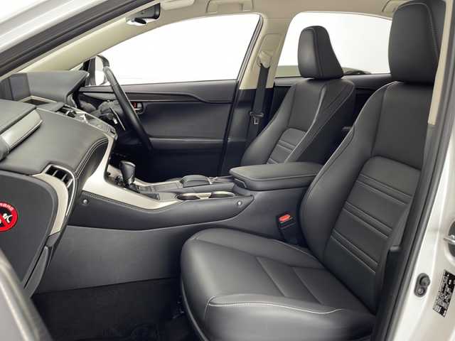 レクサス ＮＸ 300h Iパッケージ 宮崎県 2018(平30)年 4.1万km ソニッククォーツ 禁煙車/レクサスセーフティシステム/純正9.8型ナビTV/（CD/DVD/MSV/Bluetooth/FMAM/フルセグTV)/純正ビルトイン2.0ETC/純正3眼LEDオートライト/純正LEDフォグ/純正18インチアルミ/純正フロアマット/社外ドライブレコーダー/プリクラッシュセーフティ/アダプティブクルーズコントロール/レーンディパーチャーアラート/オートマチックハイビーム/ブラインドスポットモニター/パノラミックビューモニター/クリアランスソナー/黒本革シート/パワーシート/シートヒーター/ステアリングヒーター/パワーチルトステアリング/パワーバックドア/パドルシフト/オートエアコン（ナノイー）/オート電動格納ミラー/スマートキー/プッシュエンジンスタート/スペアキー/新車時保証書/取扱い説明書