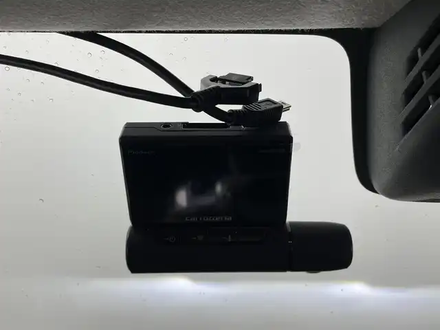 スズキ クロスビー HYBRID MZ 大分県 2018(平30)年 7万km キャラバンアイボリーパールメタリック/ホワイト 2トーンルーフ ワンオーナー/純正SDナビ/・AM/FM/BT/TV/CD/DVD/バックカメラ/ステアリングスイッチ/前席シートヒーター/アイドリングストップ/パドルシフト/前後ドライブレコーダー/衝突軽減ブレーキ/LDA/コーナーセンサー/セカンドシートテーブル/フロアマット/ドアバイザー/保証書/取扱説明書/ナビ取扱説明書/スペアキー1本