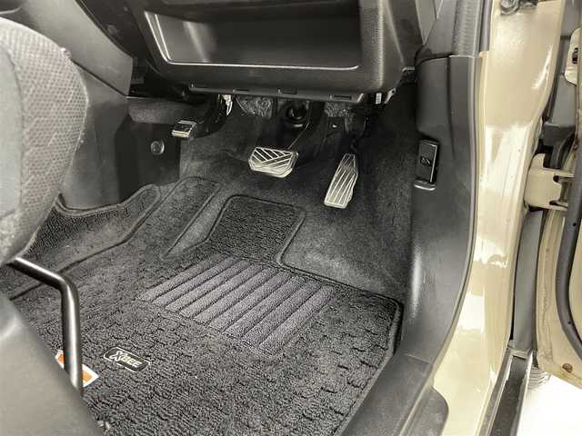 スズキ クロスビー HYBRID MZ 大分県 2018(平30)年 7万km キャラバンアイボリーパールメタリック/ホワイト 2トーンルーフ ワンオーナー/純正SDナビ/・AM/FM/BT/TV/CD/DVD/バックカメラ/ステアリングスイッチ/前席シートヒーター/アイドリングストップ/パドルシフト/前後ドライブレコーダー/衝突軽減ブレーキ/LDA/コーナーセンサー/セカンドシートテーブル/フロアマット/ドアバイザー/保証書/取扱説明書/ナビ取扱説明書/スペアキー1本