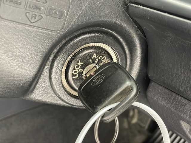 日産 スカイライン 25GT ターボ 沖縄県 1998(平10)年 14.5万km 白 5速MT/純正オーディオ(DH-700)/CD/ヘッドライトレベライザー /パワーステアリング/パワーウィンドウ/電格ミラー/リモコンキー/社外アルミ(RS-5)/柿本 Regu 92-Z マフラー