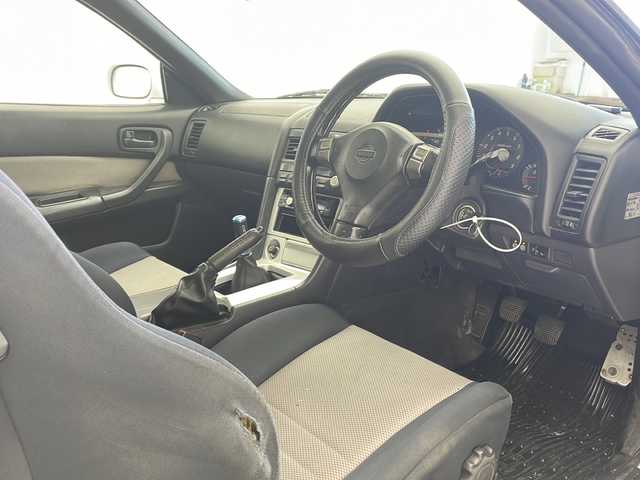 日産 スカイライン 25GT ターボ 沖縄県 1998(平10)年 14.5万km 白 5速MT/純正オーディオ(DH-700)/CD/ヘッドライトレベライザー /パワーステアリング/パワーウィンドウ/電格ミラー/リモコンキー/社外アルミ(RS-5)/柿本 Regu 92-Z マフラー