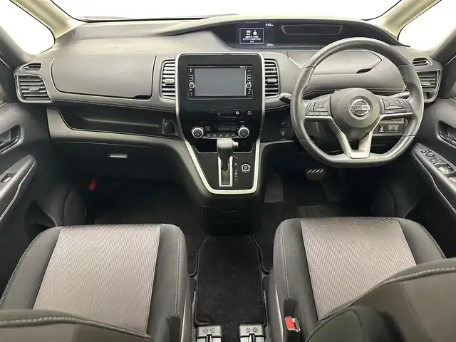 日産 セレナ ハイウェイスター 兵庫県 2017(平29)年 6.1万km ブリリアントホワイトパール 純正ＳＤナビ　/CD/DVD/Bluetooth/SD/フルセグ/両側パワースライドドア　/クルーズコントロール　/コーナーセンサー　/純正フロアマット　/アラウンドビューモニター　/エマージェンシーブレーキ　/パーキングアシスト　/純正フリップダウンモニター/ドアバイザー/LEDヘッドライト/フォグランプ/ドライブレコーダー/純正16インチアルミホイール