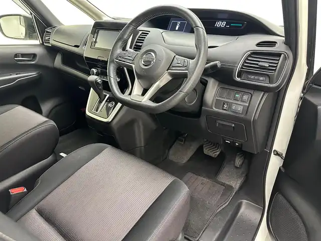 日産 セレナ ハイウェイスター 兵庫県 2017(平29)年 6.1万km ブリリアントホワイトパール 純正ＳＤナビ　/CD/DVD/Bluetooth/SD/フルセグ/両側パワースライドドア　/クルーズコントロール　/コーナーセンサー　/純正フロアマット　/アラウンドビューモニター　/エマージェンシーブレーキ　/パーキングアシスト　/純正フリップダウンモニター/ドアバイザー/LEDヘッドライト/フォグランプ/ドライブレコーダー/純正16インチアルミホイール
