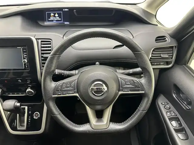 日産 セレナ ハイウェイスター 兵庫県 2017(平29)年 6.1万km ブリリアントホワイトパール 純正ＳＤナビ　/CD/DVD/Bluetooth/SD/フルセグ/両側パワースライドドア　/クルーズコントロール　/コーナーセンサー　/純正フロアマット　/アラウンドビューモニター　/エマージェンシーブレーキ　/パーキングアシスト　/純正フリップダウンモニター/ドアバイザー/LEDヘッドライト/フォグランプ/ドライブレコーダー/純正16インチアルミホイール