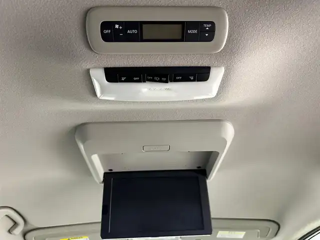 日産 セレナ ハイウェイスター 兵庫県 2017(平29)年 6.1万km ブリリアントホワイトパール 純正ＳＤナビ　/CD/DVD/Bluetooth/SD/フルセグ/両側パワースライドドア　/クルーズコントロール　/コーナーセンサー　/純正フロアマット　/アラウンドビューモニター　/エマージェンシーブレーキ　/パーキングアシスト　/純正フリップダウンモニター/ドアバイザー/LEDヘッドライト/フォグランプ/ドライブレコーダー/純正16インチアルミホイール