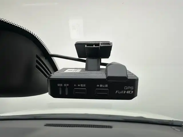 日産 セレナ ハイウェイスター 兵庫県 2017(平29)年 6.1万km ブリリアントホワイトパール 純正ＳＤナビ　/CD/DVD/Bluetooth/SD/フルセグ/両側パワースライドドア　/クルーズコントロール　/コーナーセンサー　/純正フロアマット　/アラウンドビューモニター　/エマージェンシーブレーキ　/パーキングアシスト　/純正フリップダウンモニター/ドアバイザー/LEDヘッドライト/フォグランプ/ドライブレコーダー/純正16インチアルミホイール