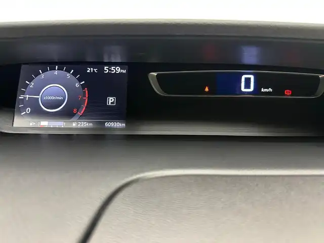 日産 セレナ ハイウェイスター 兵庫県 2017(平29)年 6.1万km ブリリアントホワイトパール 純正ＳＤナビ　/CD/DVD/Bluetooth/SD/フルセグ/両側パワースライドドア　/クルーズコントロール　/コーナーセンサー　/純正フロアマット　/アラウンドビューモニター　/エマージェンシーブレーキ　/パーキングアシスト　/純正フリップダウンモニター/ドアバイザー/LEDヘッドライト/フォグランプ/ドライブレコーダー/純正16インチアルミホイール