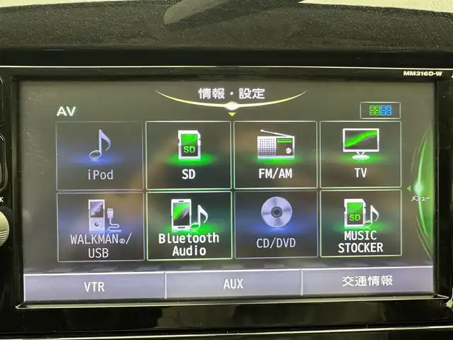 日産 セレナ ハイウェイスター 兵庫県 2017(平29)年 6.1万km ブリリアントホワイトパール 純正ＳＤナビ　/CD/DVD/Bluetooth/SD/フルセグ/両側パワースライドドア　/クルーズコントロール　/コーナーセンサー　/純正フロアマット　/アラウンドビューモニター　/エマージェンシーブレーキ　/パーキングアシスト　/純正フリップダウンモニター/ドアバイザー/LEDヘッドライト/フォグランプ/ドライブレコーダー/純正16インチアルミホイール