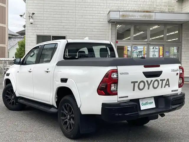 トヨタ ハイラックス Z GRスポーツ 兵庫県 2023(令5)年 0.7万km スーパーホワイトⅡ 純正ナビ/Bluetooth/FM/AM/USB/パノラミックビューモニター/ハードトノカバー/ETC/前後ドライブレコーダー/プリクラッシュセーフティ/レーンディパーチャーアラート/アダプティブクルーズコントロール/ロードサインアシスト/先行車発進告知/前後クリアランスソナー/ステアリングスイッチ/パドルシフト/LEDヘッドライト/フォグランプ/オートライト/ハーフレザーシート/D席 パワーシート/プッシュスタート/MTモード付きAT/パートタイム4WD/アイドリングストップ/横滑り防止装置/純正フロアマット/ISOFIX/新車時保証書/取扱説明書