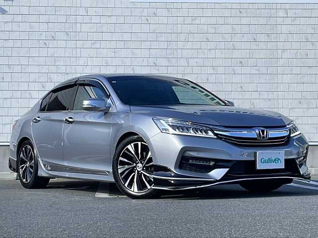 ホンダ アコード ハイブリッド EX 山形県 2017(平29)年 10.8万km ルナシルバーM Honda SENSING/・衝突軽減ブレーキ（ＣＭＢＳ）/・路外逸脱抑制機能/・先行車発進お知らせ機能/・アダプティブクルーズコントロール（ＡＣＣ）/・車線維持支援システム（ＬＫＡＳ）/・標識認識機能/・誤発進抑制機能 /モデューロエアロ/純正ナビ/CD.DVD.BT.USB.HDMI/フロント・サイドカメラ/フルセグ/ハーフレザーシート/シートヒーター/パワーシート/LEDヘッドライト/プッシュスタート/スマートキー
