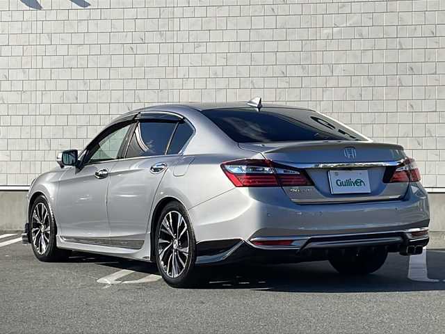 ホンダ アコード ハイブリッド EX 山形県 2017(平29)年 10.8万km ルナシルバーM Honda SENSING/・衝突軽減ブレーキ（ＣＭＢＳ）/・路外逸脱抑制機能/・先行車発進お知らせ機能/・アダプティブクルーズコントロール（ＡＣＣ）/・車線維持支援システム（ＬＫＡＳ）/・標識認識機能/・誤発進抑制機能 /モデューロエアロ/純正ナビ/CD.DVD.BT.USB.HDMI/フロント・サイドカメラ/フルセグ/ハーフレザーシート/シートヒーター/パワーシート/LEDヘッドライト/プッシュスタート/スマートキー