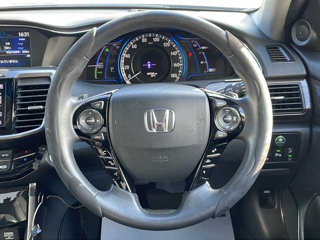 ホンダ アコード ハイブリッド EX 山形県 2017(平29)年 10.8万km ルナシルバーM Honda SENSING/・衝突軽減ブレーキ（ＣＭＢＳ）/・路外逸脱抑制機能/・先行車発進お知らせ機能/・アダプティブクルーズコントロール（ＡＣＣ）/・車線維持支援システム（ＬＫＡＳ）/・標識認識機能/・誤発進抑制機能 /モデューロエアロ/純正ナビ/CD.DVD.BT.USB.HDMI/フロント・サイドカメラ/フルセグ/ハーフレザーシート/シートヒーター/パワーシート/LEDヘッドライト/プッシュスタート/スマートキー