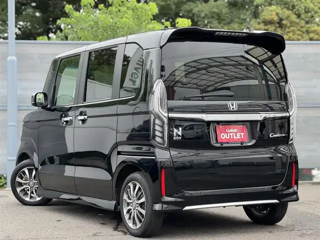 ホンダ Ｎ ＢＯＸ カスタム L 三重県 2023(令5)年 4.3万km クリスタルブラックパール ホンダセンシング/・衝突軽減ブレーキ/・誤発進抑制機能/・後方誤発進抑制機能/・歩行者事故軽減ステアリング/・先行者発進お知らせ機能/・アダプティブクルーズコントロール/・車線遺児支援システム/・オートハイビーム/・標識認識機能/・路外逸脱抑制機能/純正8インチナビゲーションシステム【VXU-227NBi】/・地デジTV/CD/DVD/USB/SD/・Bluetooth/Apple Carplay/バックカメラ/ステアリングスイッチ/両側パワースライドドア/コムテック前後ドライブレコーダー【ZDR016】/ガンメタアクセント入ブラックトリコットシート/前席シートヒーター/チップアップ機能/シートバックテーブル/純正14インチグレー塗装アルミホイール/LEDヘッドランプ/LEDフロントフォグランプ/オートライト/スマートキーシステム/プッシュスタート/スペアキー/取説/保証書
