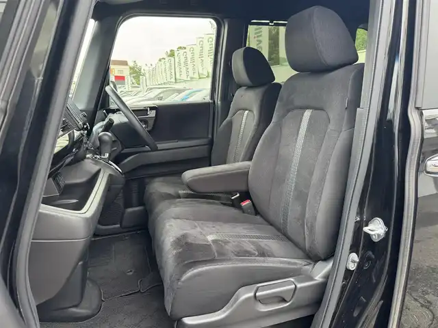 ホンダ Ｎ ＢＯＸ カスタム L 三重県 2023(令5)年 4.3万km クリスタルブラックパール ホンダセンシング/・衝突軽減ブレーキ/・誤発進抑制機能/・後方誤発進抑制機能/・歩行者事故軽減ステアリング/・先行者発進お知らせ機能/・アダプティブクルーズコントロール/・車線遺児支援システム/・オートハイビーム/・標識認識機能/・路外逸脱抑制機能/純正8インチナビゲーションシステム【VXU-227NBi】/・地デジTV/CD/DVD/USB/SD/・Bluetooth/Apple Carplay/バックカメラ/ステアリングスイッチ/両側パワースライドドア/コムテック前後ドライブレコーダー【ZDR016】/ガンメタアクセント入ブラックトリコットシート/前席シートヒーター/チップアップ機能/シートバックテーブル/純正14インチグレー塗装アルミホイール/LEDヘッドランプ/LEDフロントフォグランプ/オートライト/スマートキーシステム/プッシュスタート/スペアキー/取説/保証書