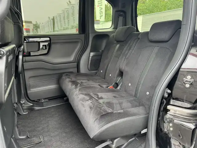 ホンダ Ｎ ＢＯＸ カスタム L 三重県 2023(令5)年 4.3万km クリスタルブラックパール ホンダセンシング/・衝突軽減ブレーキ/・誤発進抑制機能/・後方誤発進抑制機能/・歩行者事故軽減ステアリング/・先行者発進お知らせ機能/・アダプティブクルーズコントロール/・車線遺児支援システム/・オートハイビーム/・標識認識機能/・路外逸脱抑制機能/純正8インチナビゲーションシステム【VXU-227NBi】/・地デジTV/CD/DVD/USB/SD/・Bluetooth/Apple Carplay/バックカメラ/ステアリングスイッチ/両側パワースライドドア/コムテック前後ドライブレコーダー【ZDR016】/ガンメタアクセント入ブラックトリコットシート/前席シートヒーター/チップアップ機能/シートバックテーブル/純正14インチグレー塗装アルミホイール/LEDヘッドランプ/LEDフロントフォグランプ/オートライト/スマートキーシステム/プッシュスタート/スペアキー/取説/保証書