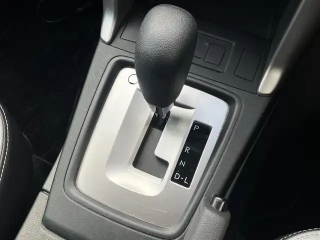 スバル フォレスター 2．0i－L アイサイト プラウドED 道央・札幌 2015(平27)年 5.8万km クリスタルホワイトP /社外ナビ//フルセグTV//ドライブレコーダー//バックカメラ//シートヒーター//ETC//車線逸脱警報装置//クルーズコントロール//ハーフレザーシート//パワーシート//オートライト//純正アルミホイール