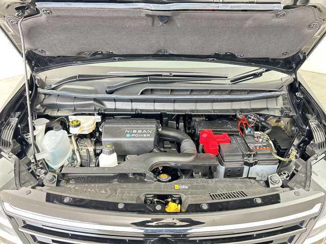 日産 セレナ e－パワー ハイウェイスター V 三重県 2025(令7)年 1.3万km ダイヤモンドブラック /禁煙車//純正12.3型ナビ//アラウンドビューモニター//WAC//革巻きステアリング//ステアリングスイッチ//ワイヤレス充電//プロパイロット//レーダークルーズコントロール//エマージェンシーブレーキ//レーンキープアシスト//ブラインドスポットモニター//オートハイビーム//前後コーナーセンサー//ハンズフリー機能付き両側パワースライドドア//純正ビルトインETC2.0//純正前後ドライブレコーダー//LED//フォグ