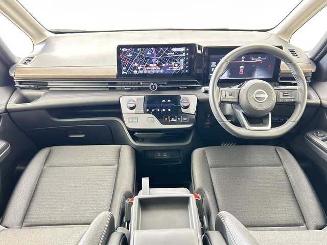 日産 セレナ e－パワー ハイウェイスター V 三重県 2025(令7)年 1.3万km ダイヤモンドブラック /禁煙車//純正12.3型ナビ//アラウンドビューモニター//WAC//革巻きステアリング//ステアリングスイッチ//ワイヤレス充電//プロパイロット//レーダークルーズコントロール//エマージェンシーブレーキ//レーンキープアシスト//ブラインドスポットモニター//オートハイビーム//前後コーナーセンサー//ハンズフリー機能付き両側パワースライドドア//純正ビルトインETC2.0//純正前後ドライブレコーダー//LED//フォグ