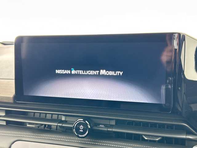 日産 セレナ e－パワー ハイウェイスター V 三重県 2025(令7)年 1.3万km ダイヤモンドブラック /禁煙車//純正12.3型ナビ//アラウンドビューモニター//WAC//革巻きステアリング//ステアリングスイッチ//ワイヤレス充電//プロパイロット//レーダークルーズコントロール//エマージェンシーブレーキ//レーンキープアシスト//ブラインドスポットモニター//オートハイビーム//前後コーナーセンサー//ハンズフリー機能付き両側パワースライドドア//純正ビルトインETC2.0//純正前後ドライブレコーダー//LED//フォグ