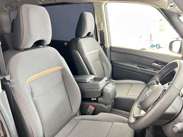 日産 セレナ e－パワー ハイウェイスター V 三重県 2025(令7)年 1.3万km ダイヤモンドブラック /禁煙車//純正12.3型ナビ//アラウンドビューモニター//WAC//革巻きステアリング//ステアリングスイッチ//ワイヤレス充電//プロパイロット//レーダークルーズコントロール//エマージェンシーブレーキ//レーンキープアシスト//ブラインドスポットモニター//オートハイビーム//前後コーナーセンサー//ハンズフリー機能付き両側パワースライドドア//純正ビルトインETC2.0//純正前後ドライブレコーダー//LED//フォグ