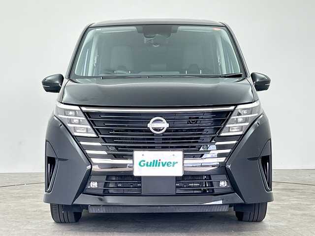 日産 セレナ e－パワー ハイウェイスター V 三重県 2025(令7)年 1.3万km ダイヤモンドブラック /禁煙車//純正12.3型ナビ//アラウンドビューモニター//WAC//革巻きステアリング//ステアリングスイッチ//ワイヤレス充電//プロパイロット//レーダークルーズコントロール//エマージェンシーブレーキ//レーンキープアシスト//ブラインドスポットモニター//オートハイビーム//前後コーナーセンサー//ハンズフリー機能付き両側パワースライドドア//純正ビルトインETC2.0//純正前後ドライブレコーダー//LED//フォグ