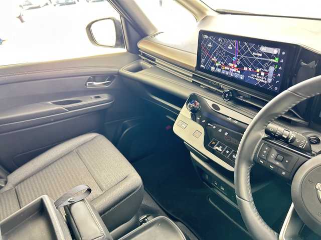 日産 セレナ e－パワー ハイウェイスター V 三重県 2025(令7)年 1.3万km ダイヤモンドブラック /禁煙車//純正12.3型ナビ//アラウンドビューモニター//WAC//革巻きステアリング//ステアリングスイッチ//ワイヤレス充電//プロパイロット//レーダークルーズコントロール//エマージェンシーブレーキ//レーンキープアシスト//ブラインドスポットモニター//オートハイビーム//前後コーナーセンサー//ハンズフリー機能付き両側パワースライドドア//純正ビルトインETC2.0//純正前後ドライブレコーダー//LED//フォグ