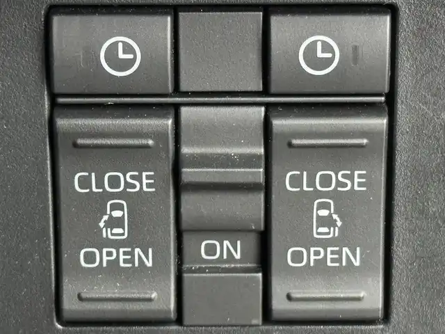 ダイハツ トール カスタムG 福岡県 2023(令5)年 5.4万km ブラックマイカメタリック アルパインフリップダウンモニター　/両側パワースライドドア　/社外ナビ　/全方位カメラ　/ＥＴＣ　/レーダークルコン　/衝突軽減　/レーンキープ　/コーナーセンサー　/横滑り防止　/アクセル踏み間違い　/アイドリング/LED