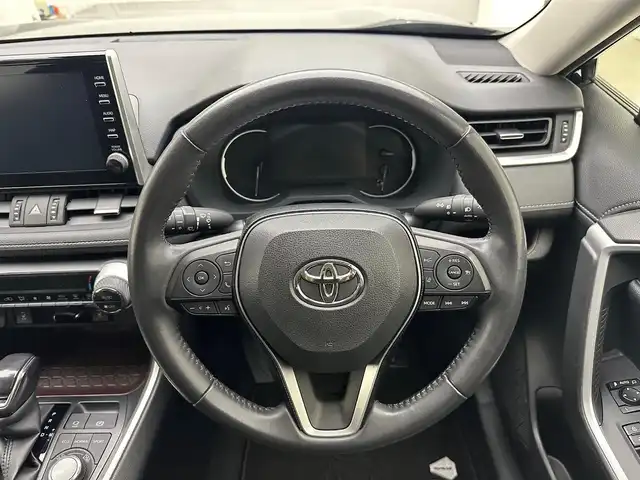 トヨタ ＲＡＶ４ G Zパッケージ 兵庫県 2020(令2)年 4.5万km アティチュードブラックマイカ 純正メモリナビ/Bluetooth/フルセグ/Miracast　/ビルトインＥＴＣ　/前後ドライブレコーダー　/デジタルインナーミラー　/パノラミックビューモニター　/オートハイビーム　/ビルトインＥＴＣ　/コーナーセンサー　/パワーバックドア　/レザーシート　/ＢＳＭ/LEDヘッドライト/純正フロアマット/ルーフレール/レーントレーシングアシスト/ロードサインアシスト/プリクラッシュセーフティー/リアクロストラフィックアラート/パワーシート/純正19インチアルミホイール/ステアリングヒーター