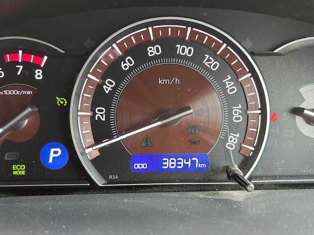 トヨタ エスクァイア 埼玉県 2021(令3)年 3.9万km ホワイトパールクリスタルシャイン ワンオーナー/社外SDナビ【EX11NX】/【CD/DVD/フルセグ/Bluetooth】/バックカメラ/フリップダウンモニター/衝突軽減ブレーキ/両側パワースライドドア/シートヒーター/ETC/ハーフレザーシート/ステアリングヒーター/ドライブレコーダー/保証書/取扱説明書/スペアキー