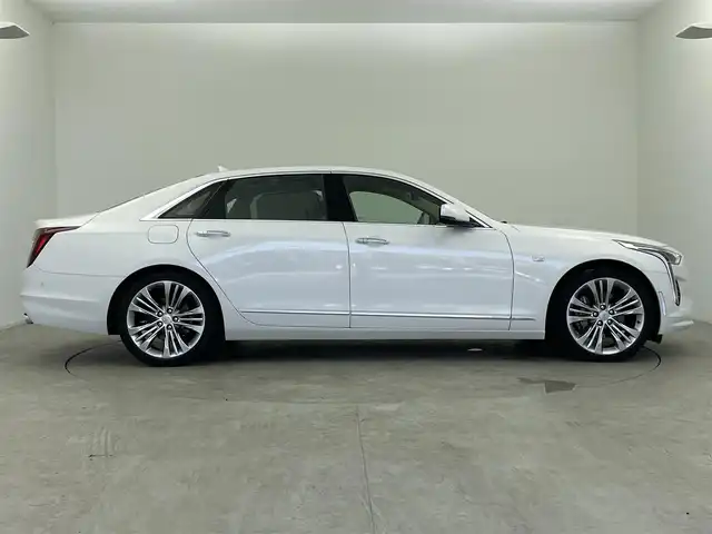 キャデラック ＣＴ６ プラチナム 千葉県 2020(令2)年 1.3万km パール ユーザー買取/純正ナビ/Bluetooth/Apple Car Play/Android Auto/全方位カメラ/BOSE　サウンド/後席モニター/衝突被害軽減ブレーキ（前後）/レーンキープアシスト/コーナーセンサー/ソナーセンサー/パワーバックドア/Wサンルーフ/オートサンシェード/デジタルインナーミラー/リアエンターテェイメント/ドライブモード/スマートキー/保証書・取説