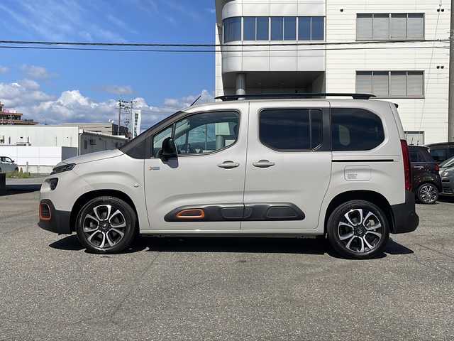 シトロエン シトロエン ベルランゴ シャイン ブルーHDi XTRパック 福井県 2023(令5)年 3.3万km サーブル ワンオーナー /ディーゼルターボ/パノラマルーフ/純正ディスプレイオーディオ/アダプティブクルーズコントロール/レーンキープアシスト/サイドカメラ/バックカメラ/前後ドライブレコーダー /ETC/ブラインドスポットモニター/純正17インチアルミホイール/ルーフレール/両側スライドドア/クリアランスソナー /パドルシフト/オートリトラミラー /USBポート/LEDヘッドライト/フォグランプ/ライトレベライザー /ステアリングリモコン/オートライト/保証書/取扱説明書