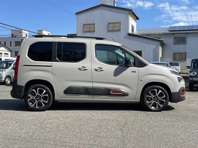 シトロエン シトロエン ベルランゴ シャイン ブルーHDi XTRパック 福井県 2023(令5)年 3.3万km サーブル ワンオーナー /ディーゼルターボ/パノラマルーフ/純正ディスプレイオーディオ/アダプティブクルーズコントロール/レーンキープアシスト/サイドカメラ/バックカメラ/前後ドライブレコーダー /ETC/ブラインドスポットモニター/純正17インチアルミホイール/ルーフレール/両側スライドドア/クリアランスソナー /パドルシフト/オートリトラミラー /USBポート/LEDヘッドライト/フォグランプ/ライトレベライザー /ステアリングリモコン/オートライト/保証書/取扱説明書