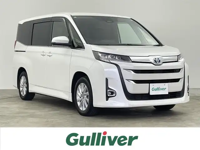 トヨタ ノア ハイブリッド Z 千葉県 2022(令4)年 3.4万km ホワイトパールクリスタルシャイン 純正１０型ナビ/CD＆DVDデッキ　/快適利便パッケージ　/トヨタセーフティセンス/レーダークルーズコントロール　/ドライバーモニターカメラ　/プリクラッシュセーフティ/レーンディパーチャーアラート/パーキングサポートブレーキ/オートハイビーム/ブラインドスポットモニター　/フルセグＴＶ＆AM＆FM＆Bluetooth＆Miracast/ＨＤＭＩポート/AC100V/USBポート　/両側電動スライドドア　/ＥＴＣ2.0/電動テールゲート/電動格納サイドミラー/1列目2列目シートヒーター/3眼LEDヘッドライト/フォグランプ/後席サンシェード/アイドリングストップ/純正ドアバイザー/プッシュスタート/純正フロアマット/スペアタイヤ
