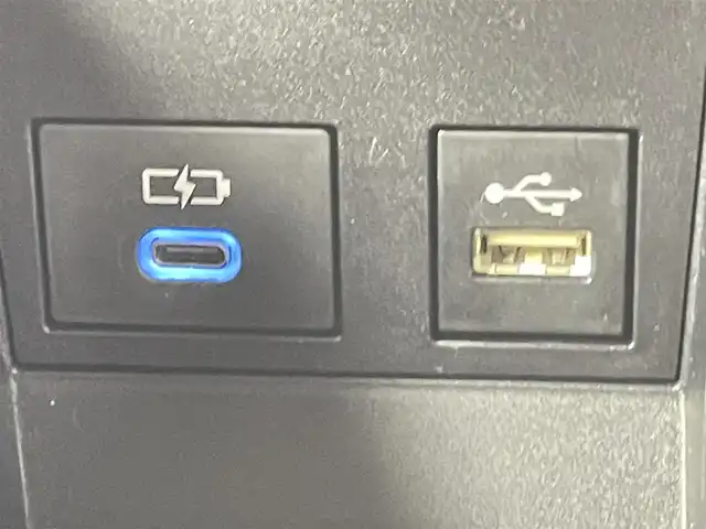 トヨタ ノア ハイブリッド Z 千葉県 2022(令4)年 3.4万km ホワイトパールクリスタルシャイン 純正１０型ナビ/CD＆DVDデッキ　/快適利便パッケージ　/トヨタセーフティセンス/レーダークルーズコントロール　/ドライバーモニターカメラ　/プリクラッシュセーフティ/レーンディパーチャーアラート/パーキングサポートブレーキ/オートハイビーム/ブラインドスポットモニター　/フルセグＴＶ＆AM＆FM＆Bluetooth＆Miracast/ＨＤＭＩポート/AC100V/USBポート　/両側電動スライドドア　/ＥＴＣ2.0/電動テールゲート/電動格納サイドミラー/1列目2列目シートヒーター/3眼LEDヘッドライト/フォグランプ/後席サンシェード/アイドリングストップ/純正ドアバイザー/プッシュスタート/純正フロアマット/スペアタイヤ