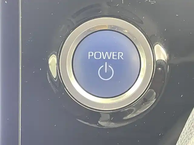 トヨタ ノア ハイブリッド Z 千葉県 2022(令4)年 3.4万km ホワイトパールクリスタルシャイン 純正１０型ナビ/CD＆DVDデッキ　/快適利便パッケージ　/トヨタセーフティセンス/レーダークルーズコントロール　/ドライバーモニターカメラ　/プリクラッシュセーフティ/レーンディパーチャーアラート/パーキングサポートブレーキ/オートハイビーム/ブラインドスポットモニター　/フルセグＴＶ＆AM＆FM＆Bluetooth＆Miracast/ＨＤＭＩポート/AC100V/USBポート　/両側電動スライドドア　/ＥＴＣ2.0/電動テールゲート/電動格納サイドミラー/1列目2列目シートヒーター/3眼LEDヘッドライト/フォグランプ/後席サンシェード/アイドリングストップ/純正ドアバイザー/プッシュスタート/純正フロアマット/スペアタイヤ