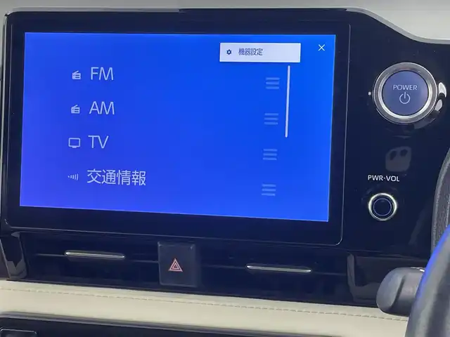 トヨタ ノア ハイブリッド Z 千葉県 2022(令4)年 3.4万km ホワイトパールクリスタルシャイン 純正１０型ナビ/CD＆DVDデッキ　/快適利便パッケージ　/トヨタセーフティセンス/レーダークルーズコントロール　/ドライバーモニターカメラ　/プリクラッシュセーフティ/レーンディパーチャーアラート/パーキングサポートブレーキ/オートハイビーム/ブラインドスポットモニター　/フルセグＴＶ＆AM＆FM＆Bluetooth＆Miracast/ＨＤＭＩポート/AC100V/USBポート　/両側電動スライドドア　/ＥＴＣ2.0/電動テールゲート/電動格納サイドミラー/1列目2列目シートヒーター/3眼LEDヘッドライト/フォグランプ/後席サンシェード/アイドリングストップ/純正ドアバイザー/プッシュスタート/純正フロアマット/スペアタイヤ