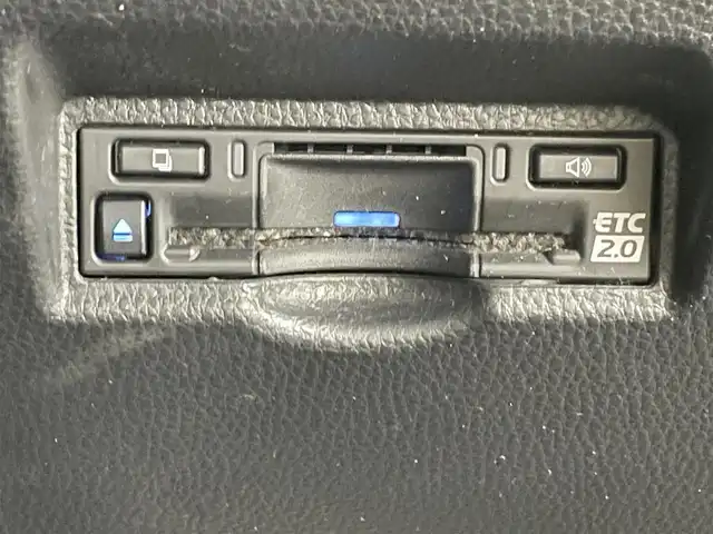 トヨタ ノア ハイブリッド Z 千葉県 2022(令4)年 3.4万km ホワイトパールクリスタルシャイン 純正１０型ナビ/CD＆DVDデッキ　/快適利便パッケージ　/トヨタセーフティセンス/レーダークルーズコントロール　/ドライバーモニターカメラ　/プリクラッシュセーフティ/レーンディパーチャーアラート/パーキングサポートブレーキ/オートハイビーム/ブラインドスポットモニター　/フルセグＴＶ＆AM＆FM＆Bluetooth＆Miracast/ＨＤＭＩポート/AC100V/USBポート　/両側電動スライドドア　/ＥＴＣ2.0/電動テールゲート/電動格納サイドミラー/1列目2列目シートヒーター/3眼LEDヘッドライト/フォグランプ/後席サンシェード/アイドリングストップ/純正ドアバイザー/プッシュスタート/純正フロアマット/スペアタイヤ