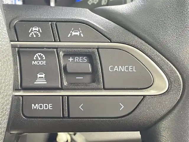 トヨタ ノア ハイブリッド Z 千葉県 2022(令4)年 3.4万km ホワイトパールクリスタルシャイン 純正１０型ナビ/CD＆DVDデッキ　/快適利便パッケージ　/トヨタセーフティセンス/レーダークルーズコントロール　/ドライバーモニターカメラ　/プリクラッシュセーフティ/レーンディパーチャーアラート/パーキングサポートブレーキ/オートハイビーム/ブラインドスポットモニター　/フルセグＴＶ＆AM＆FM＆Bluetooth＆Miracast/ＨＤＭＩポート/AC100V/USBポート　/両側電動スライドドア　/ＥＴＣ2.0/電動テールゲート/電動格納サイドミラー/1列目2列目シートヒーター/3眼LEDヘッドライト/フォグランプ/後席サンシェード/アイドリングストップ/純正ドアバイザー/プッシュスタート/純正フロアマット/スペアタイヤ