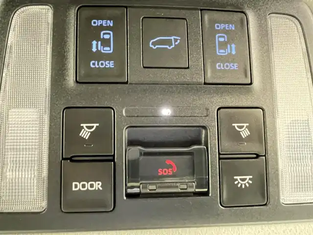 トヨタ ノア ハイブリッド Z 千葉県 2022(令4)年 3.4万km ホワイトパールクリスタルシャイン 純正１０型ナビ/CD＆DVDデッキ　/快適利便パッケージ　/トヨタセーフティセンス/レーダークルーズコントロール　/ドライバーモニターカメラ　/プリクラッシュセーフティ/レーンディパーチャーアラート/パーキングサポートブレーキ/オートハイビーム/ブラインドスポットモニター　/フルセグＴＶ＆AM＆FM＆Bluetooth＆Miracast/ＨＤＭＩポート/AC100V/USBポート　/両側電動スライドドア　/ＥＴＣ2.0/電動テールゲート/電動格納サイドミラー/1列目2列目シートヒーター/3眼LEDヘッドライト/フォグランプ/後席サンシェード/アイドリングストップ/純正ドアバイザー/プッシュスタート/純正フロアマット/スペアタイヤ