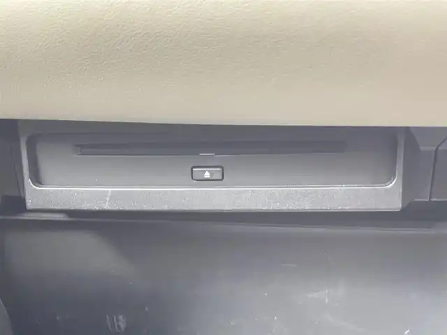 トヨタ ノア ハイブリッド Z 千葉県 2022(令4)年 3.4万km ホワイトパールクリスタルシャイン 純正１０型ナビ/CD＆DVDデッキ　/快適利便パッケージ　/トヨタセーフティセンス/レーダークルーズコントロール　/ドライバーモニターカメラ　/プリクラッシュセーフティ/レーンディパーチャーアラート/パーキングサポートブレーキ/オートハイビーム/ブラインドスポットモニター　/フルセグＴＶ＆AM＆FM＆Bluetooth＆Miracast/ＨＤＭＩポート/AC100V/USBポート　/両側電動スライドドア　/ＥＴＣ2.0/電動テールゲート/電動格納サイドミラー/1列目2列目シートヒーター/3眼LEDヘッドライト/フォグランプ/後席サンシェード/アイドリングストップ/純正ドアバイザー/プッシュスタート/純正フロアマット/スペアタイヤ